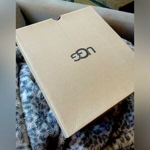 UGG box